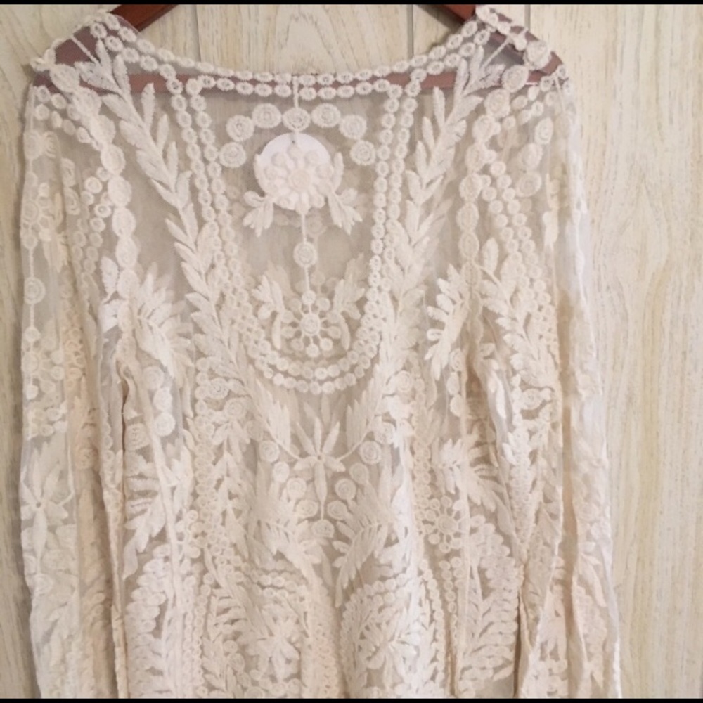 Gorgeous Lace Top - Picture 5 of 7